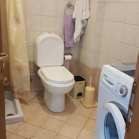 Vicino A Apolloni *